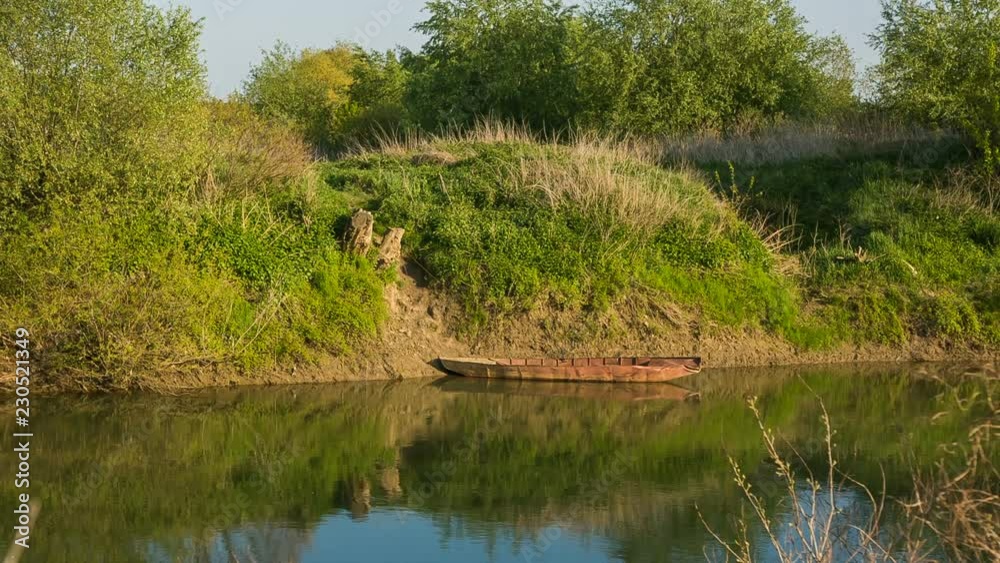 Old rusty abandoned boat on the river shore in springtime.
Magic Lantern Raw Video Old rusty abandoned boat on the river shore in springtime.
Magic Lantern Raw Video