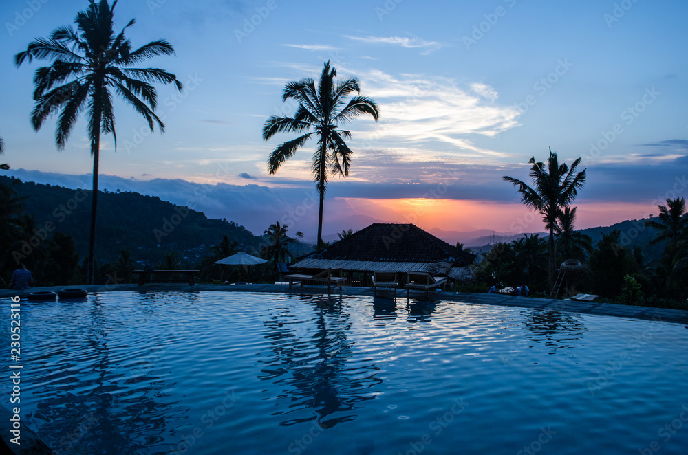Obraz premium Coucher de soleil sur les rizières
