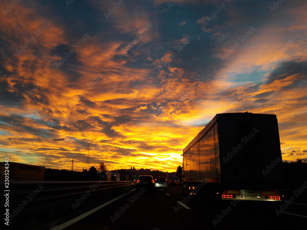 Obraz premium autostrada all'alba