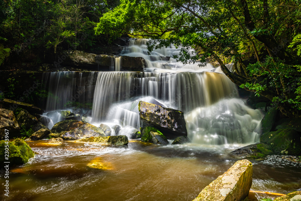 Obraz premium Gładki wodospad