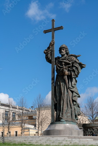 Памятник Владимиру Великому на Боровицкой площади в Москве.