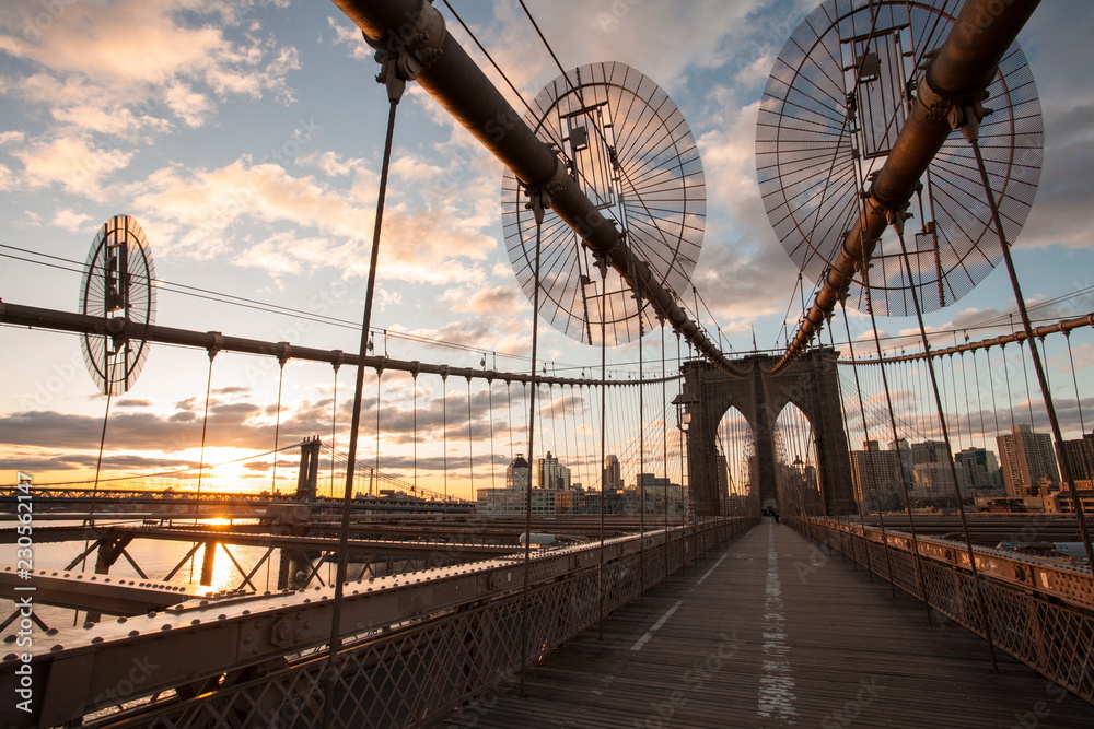 Naklejka premium Sunrise at Brooklyn Bridge