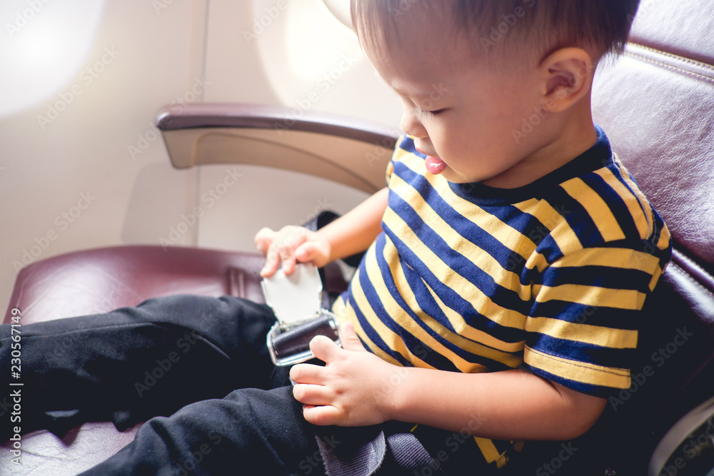 Airplane seat clearance belt for toddlers