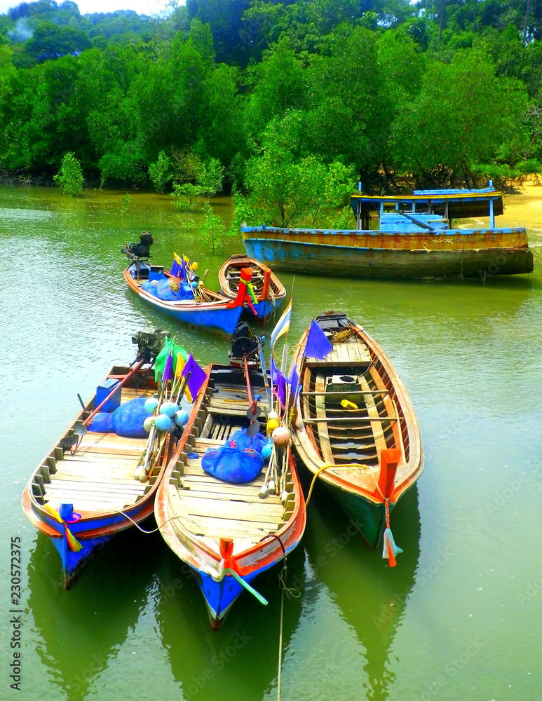 Obraz premium Barcas coloridas