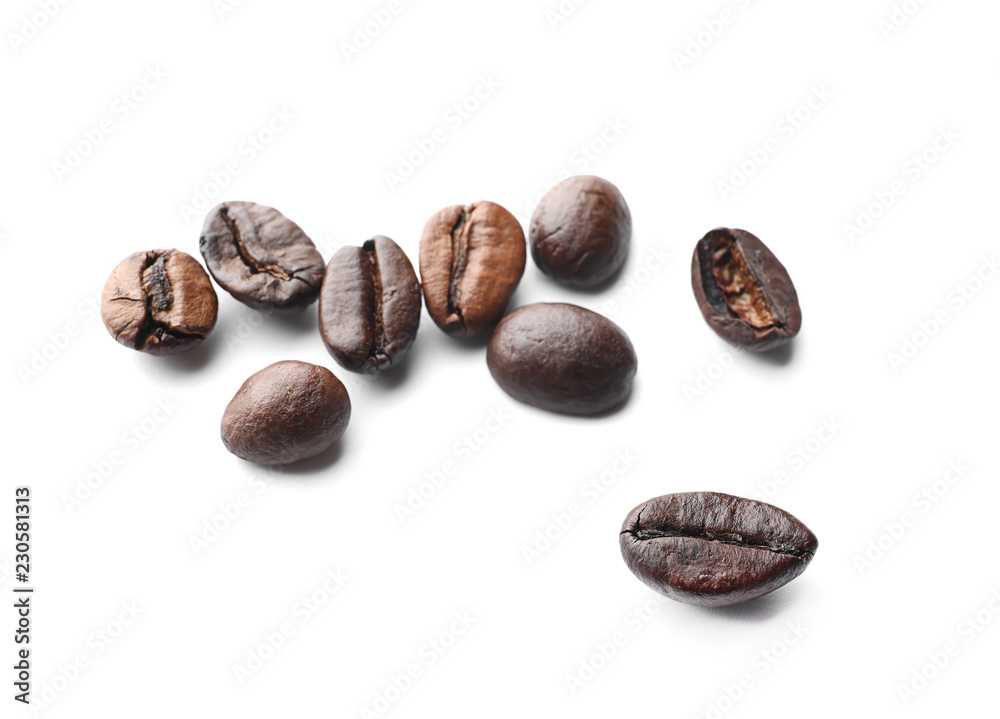 Fototapeta premium Roasted coffee beans on white background