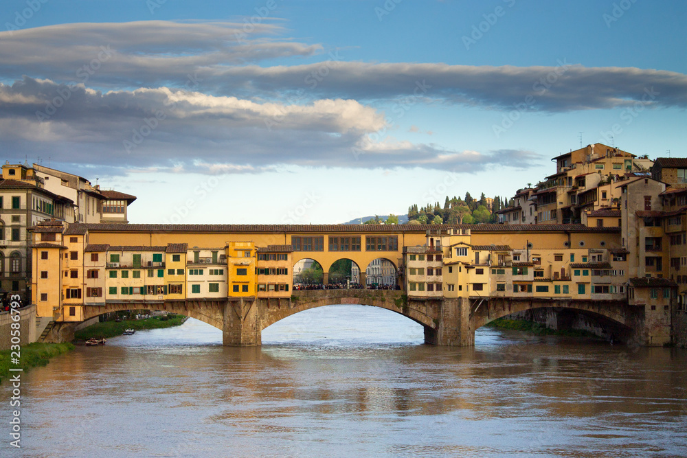Puente Viejo o Ponte Vecchio Florencia Italia