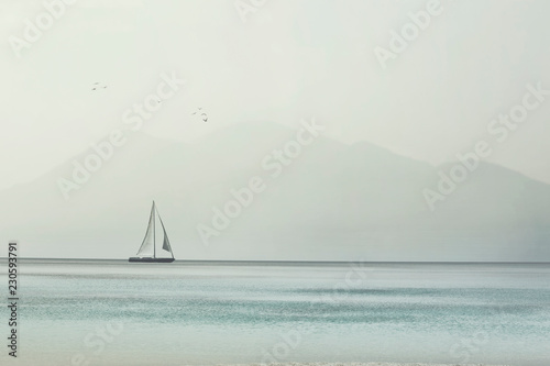 Fényképezés sailboat glides lightly on the waves of a pristine ocean