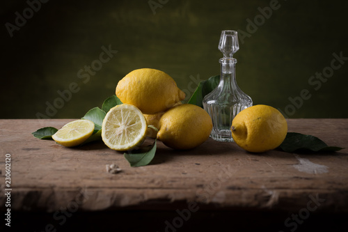 tavolo con limoni photo