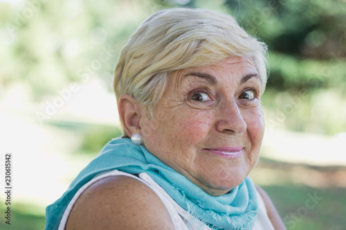 Fotografi Pretty senior woman shrugging her shoulders