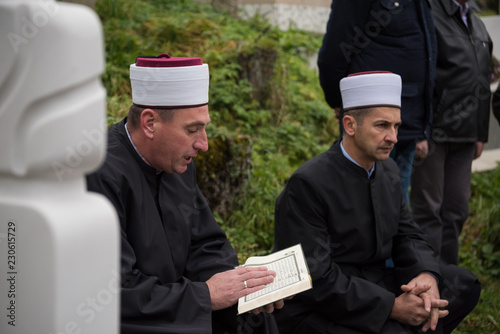 Фотография quran holy book reading by imam  on islamic funeral