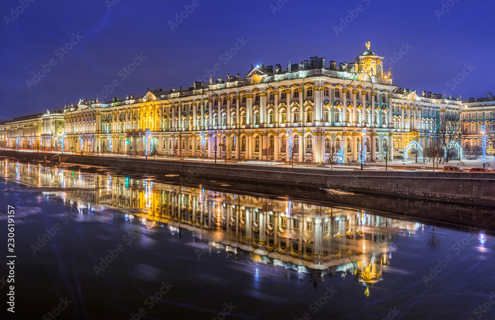 Зимний дворец с отражением в Неве Winter Palace and its reflection in the Neva - obrazy, fototapety, plakaty 