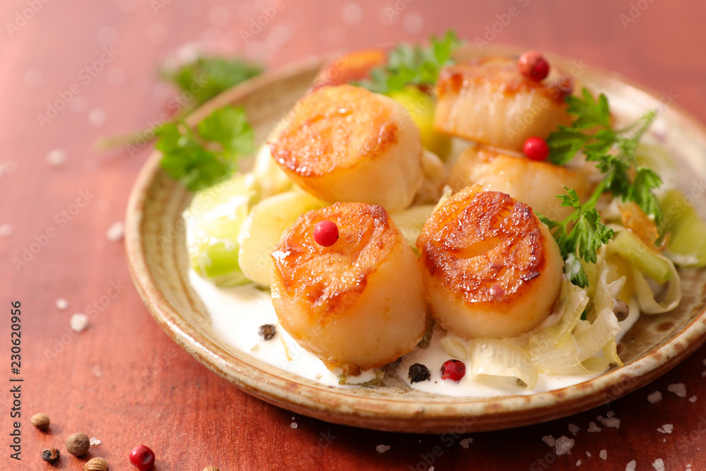 fried scallop with sauce