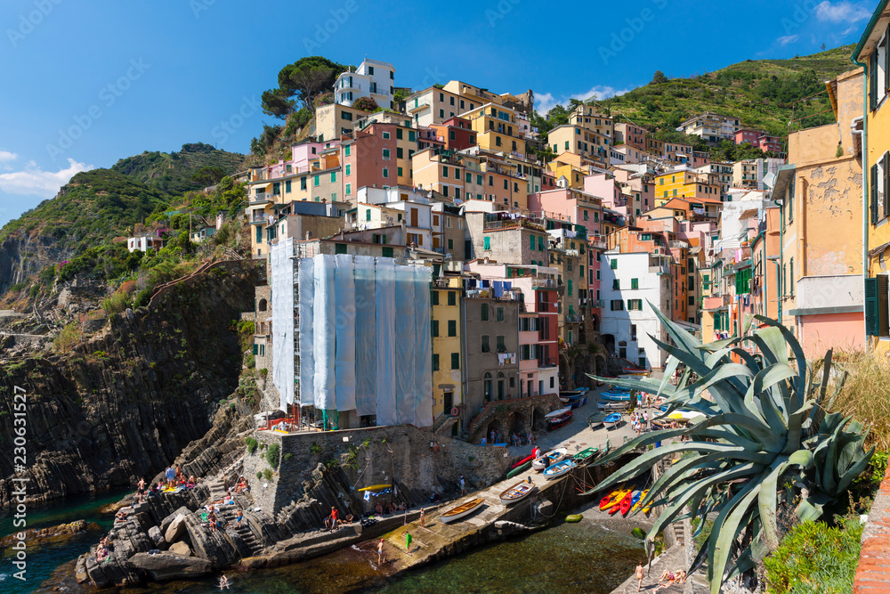 Old town with colorful houses in Riomaggiore, Riomaggiore, Cinque Terre, UNESCO World Heritage Site, La Spezia province, Liguria, Italy, Europe