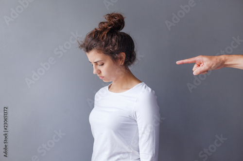 Fotomural Portrait of a girl who is being humiliated