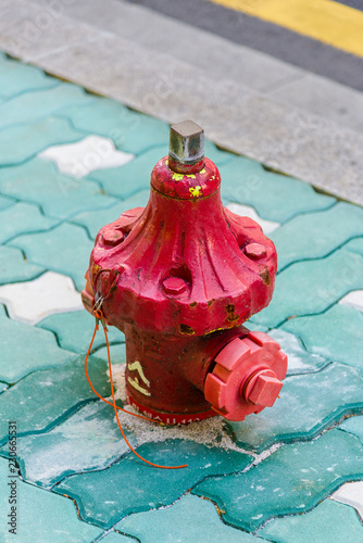 фотографія a stubby fire hydrant that is being swallowed by the ground