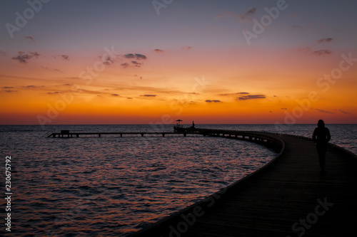 Sonnenaufgang mit Weg ins Meer