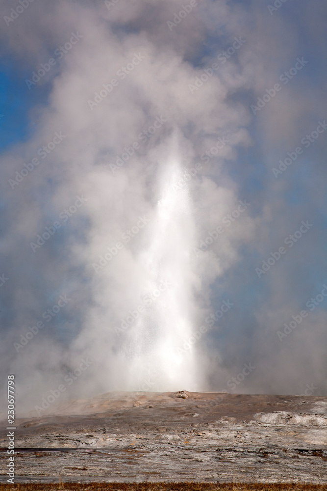 old faithful geyser in yellowstone national park