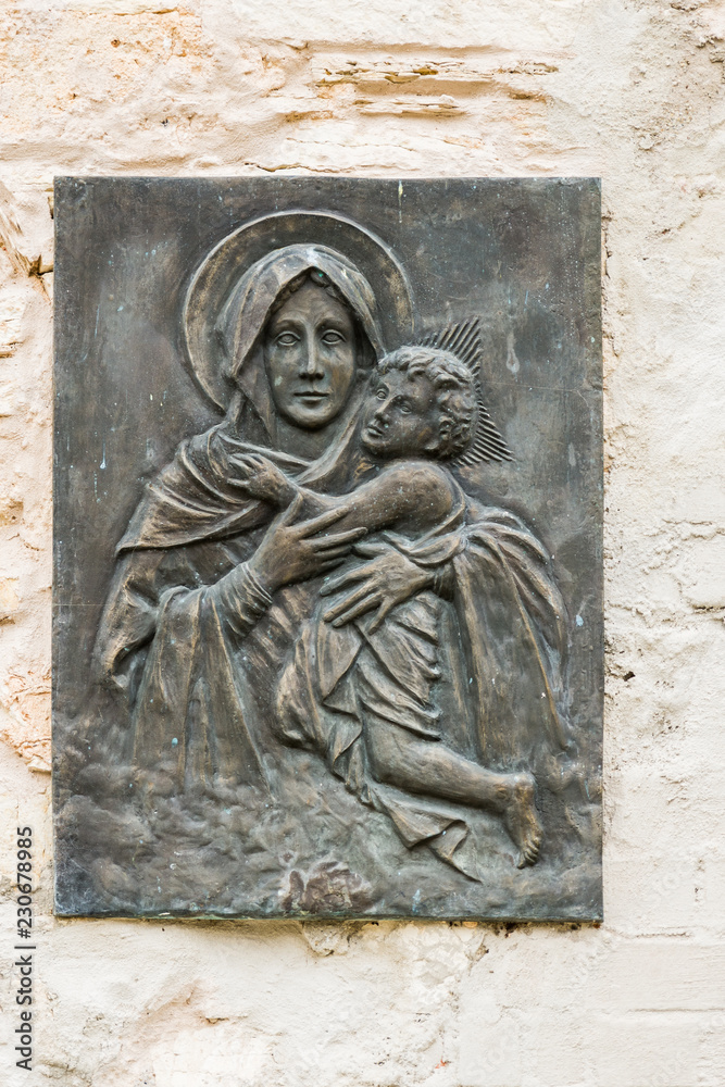 Relief Maria mit Kind