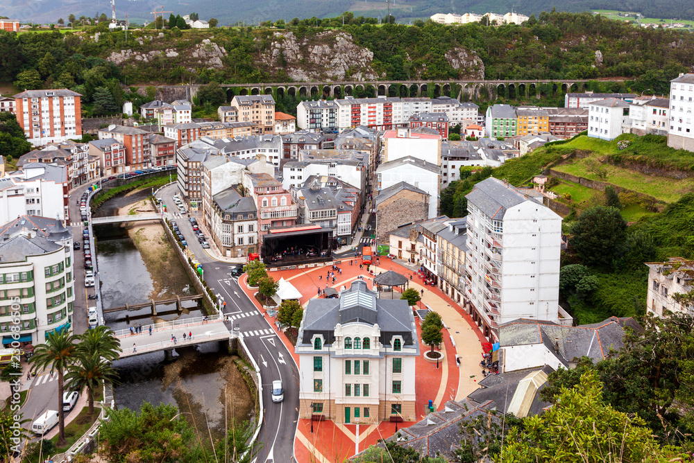 Fototapeta premium Vista aérea de Luarca, pueblo turístico de Asturias