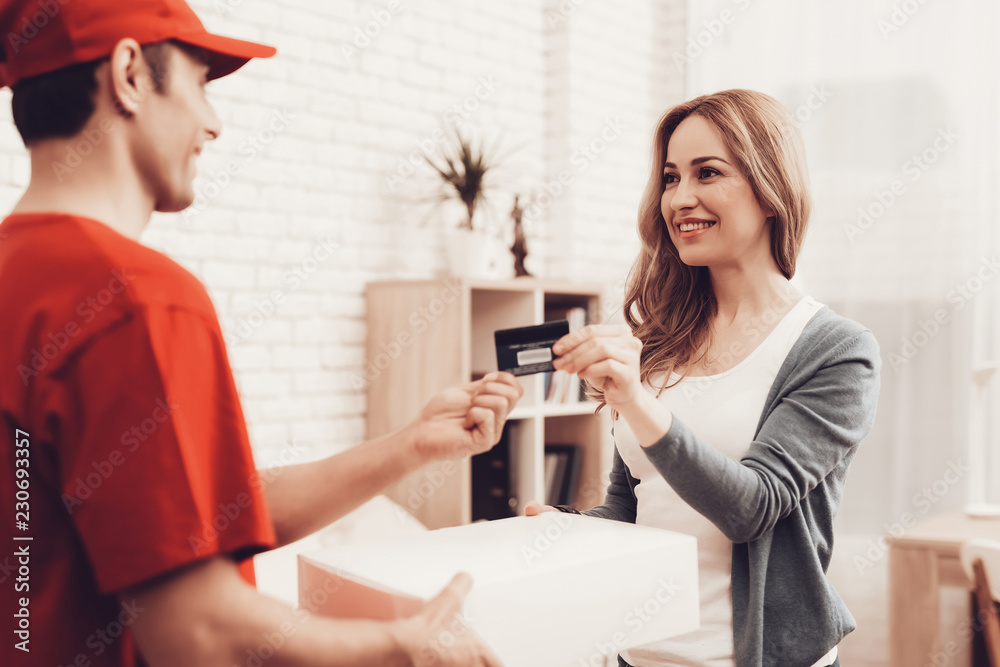 Woman Gives Bank Card Deliveryman Arab Nationality Woman Gives Bank Card Deliveryman Arab Nationality