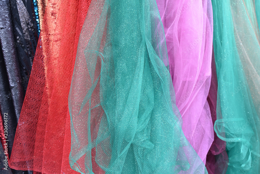 Tulle coloré en boutique