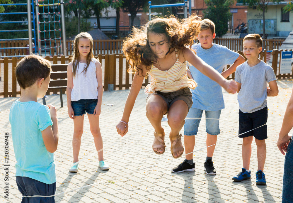 Wunschmotiv: Happy children skipping on jumping elastic rope #230704946