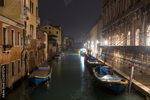 Glimpse of Venice by night © Massimo Cattaneo