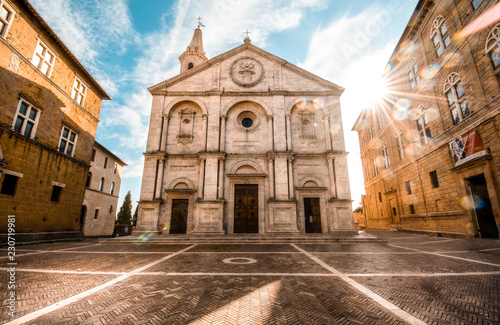 Santa Maria Assunta. Igreja em uma praça vazia na Itália. Construções milenares, arquitetura italiana. photo