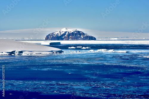 Flying over the antarctic peninsula