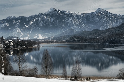 Mountain and lake © Daniel