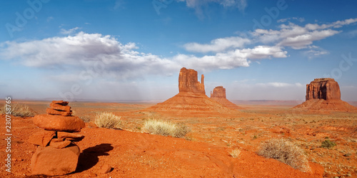 Cairn    Monument Valley  Arizona   Utah   Navajo  USA