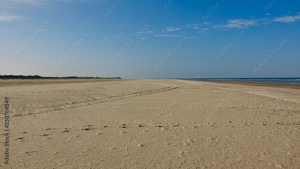 Weite menschenleere Nordseestrände, Zeeland in den Niederlanden Weite menschenleere Nordseestrände, Zeeland in den Niederlanden