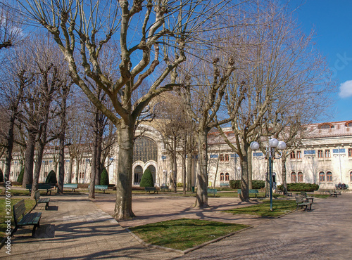 Ville de Vichy dans l'Allier. Centre thermal des Dômes et Hall des Sources