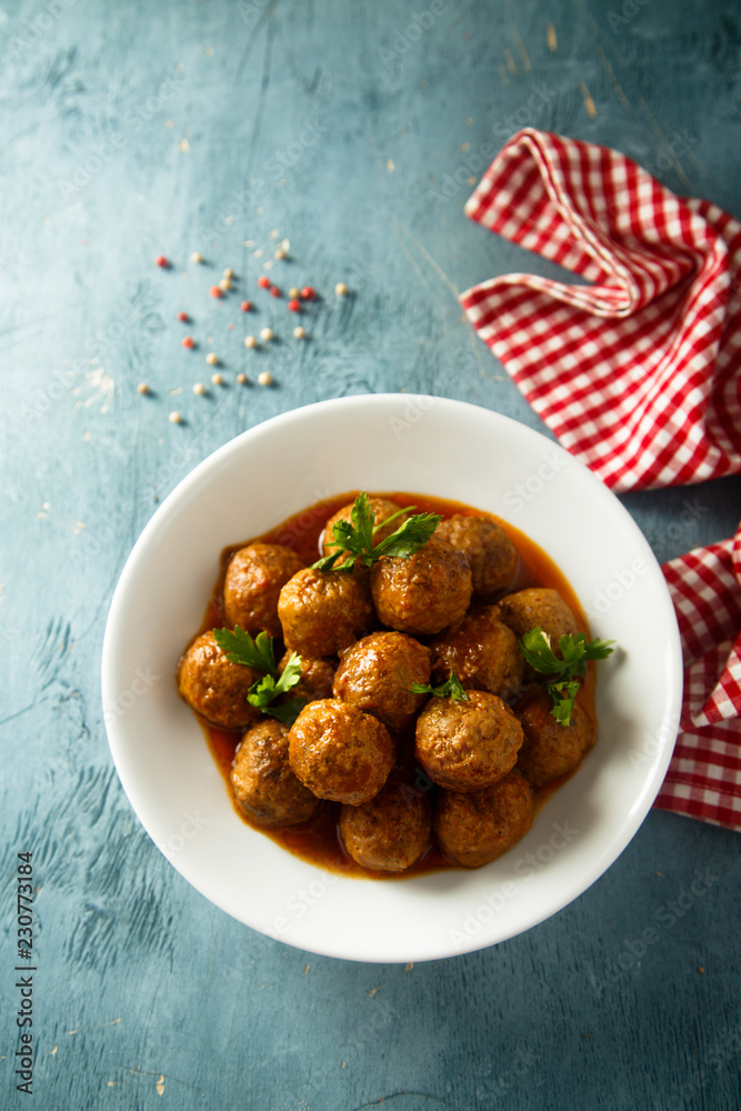 Meatballs with tomato sauce and parsley Meatballs with tomato sauce and parsley