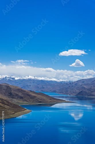 Yamdrok Lake, Tibet, China © abelardd