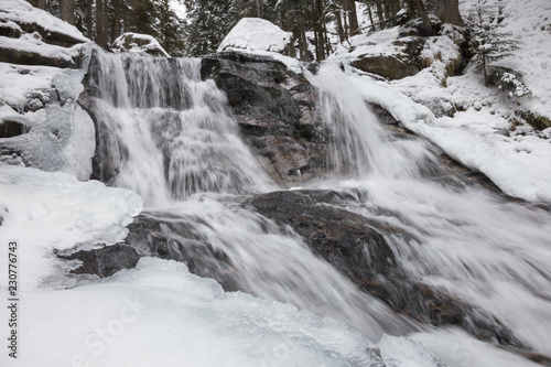 Ri  lochwasserfall im Winter