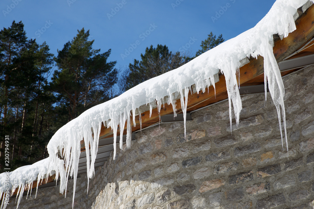 Fototapeta premium Icicles in the Pyrenees