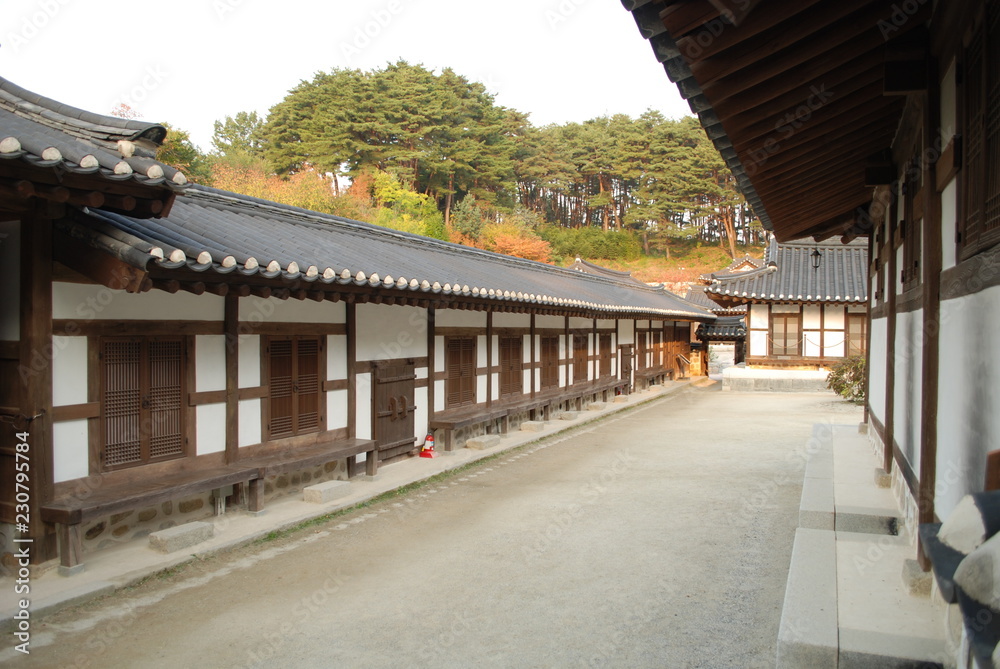 An old house of  Seongyojang