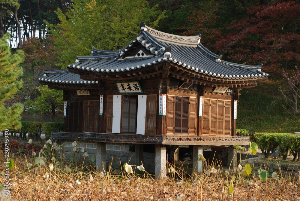 An old house of  Seongyojang