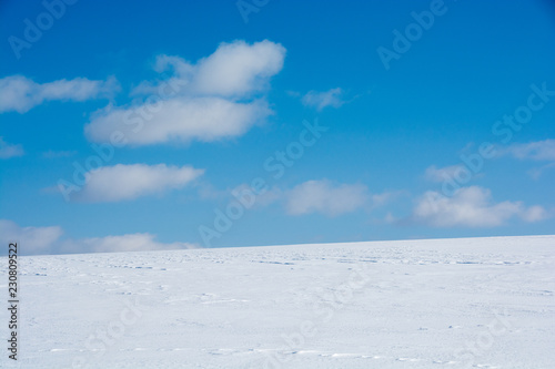 雪原と青空