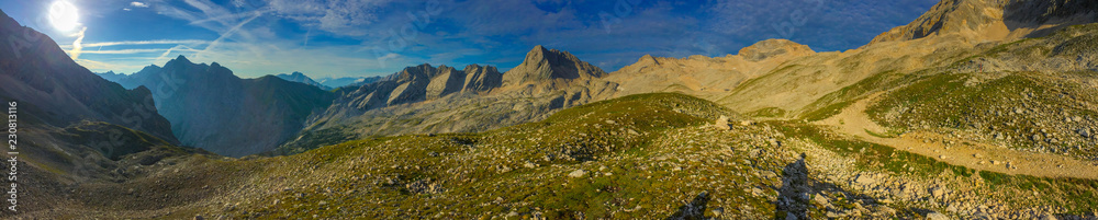 Fototapeta premium Idyllic early morning alpine panorama on Zugspitzplatt (Hochwanner, Eastern Plattspitze, Wetterwandeck, Schneefernerkopf)