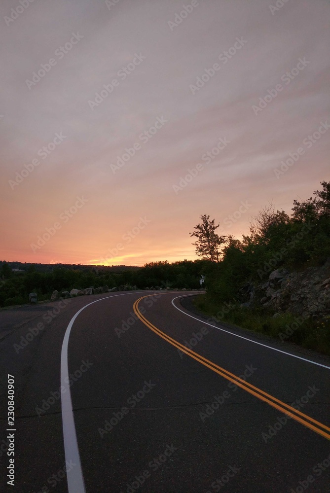 Fototapeta premium Duluth Minnesota sunset road