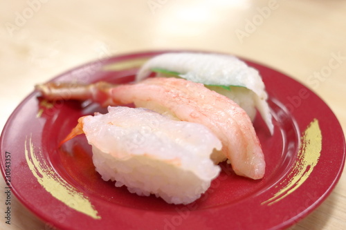日本食　お寿司の盛り合わせ　海老・蟹・えんがわ