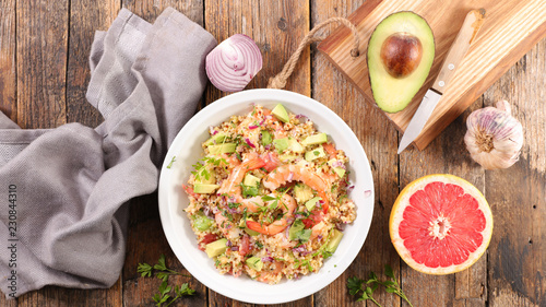 quinoa salad with shrimp, avocado and grapefruit