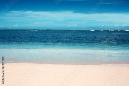 Fototapeta Naklejka Na Ścianę i Meble -  Caribbean sea and blue sky. Travel background.