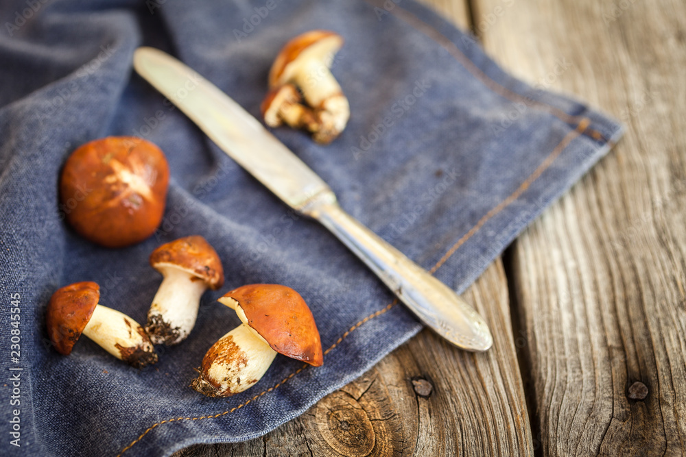 Fototapeta premium Raw mushrooms, white and brown on a wooden table 