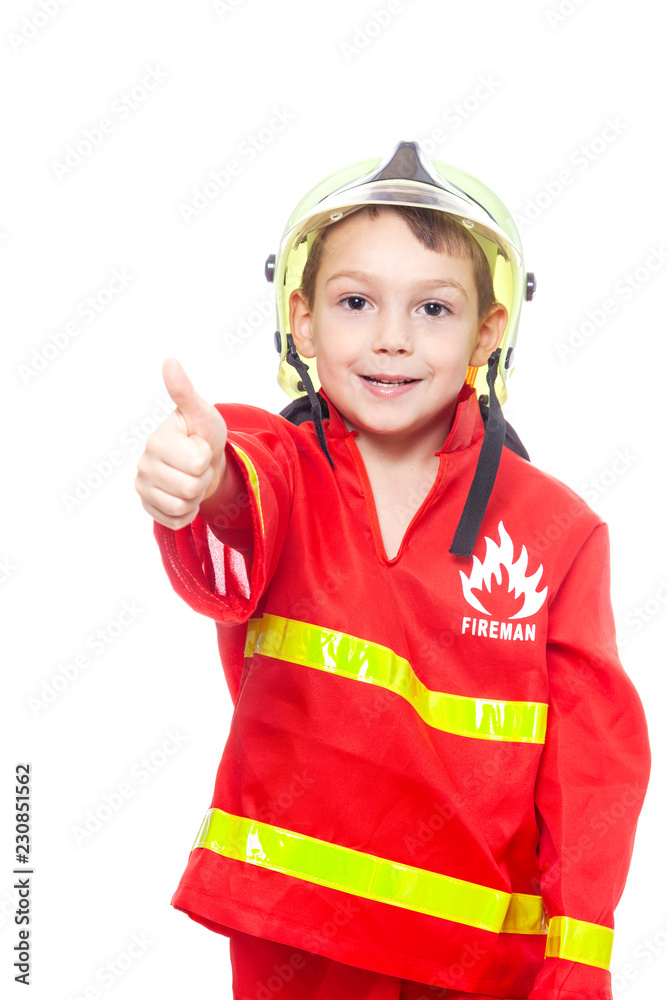 Naklejka premium Junge als Feuerwehrmann mit Daumen hoch