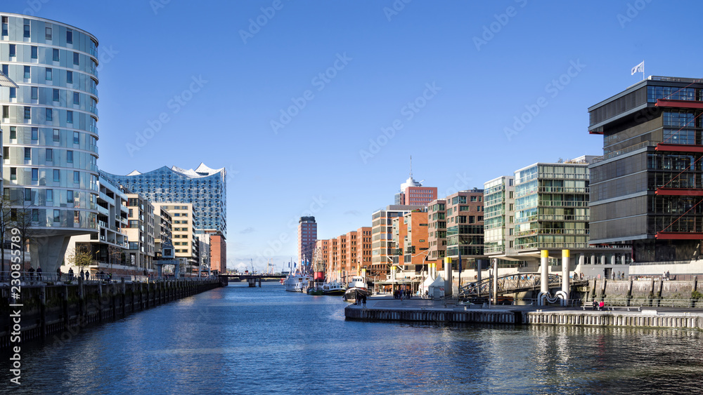 Obraz premium Sandtorhafen Hamburg wolkenlos entzerrt HD Format