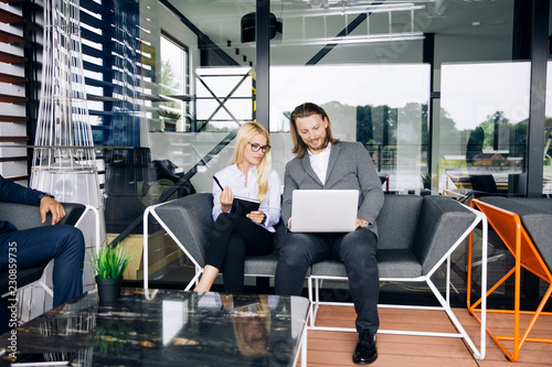 Business couple working tog...