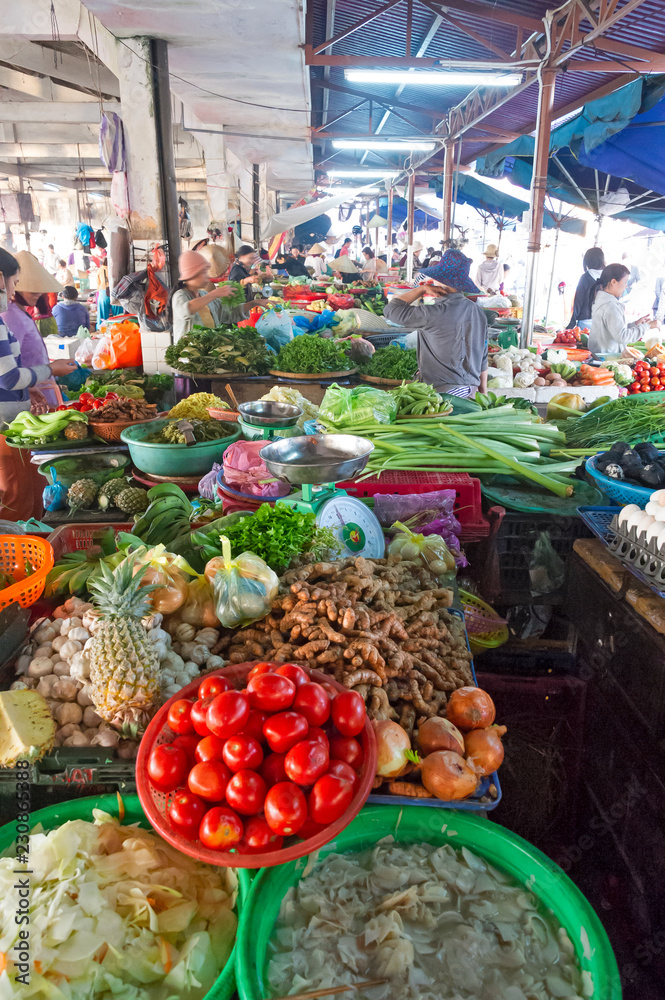 Fototapeta premium Hoi An: the market and food in the city